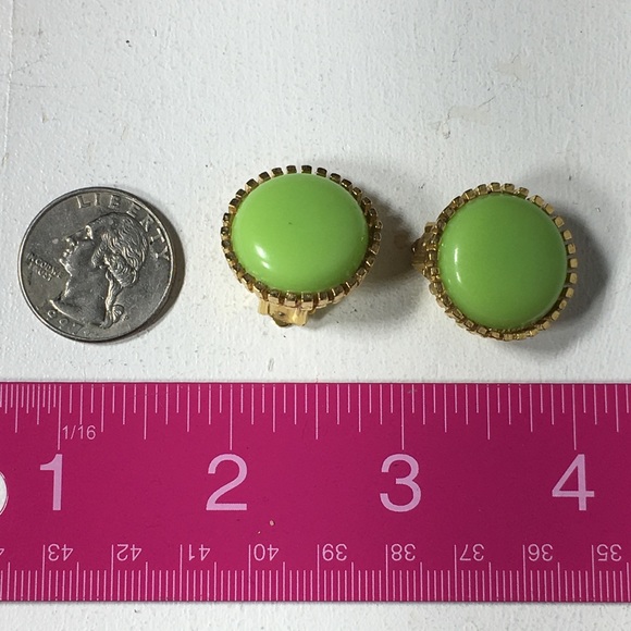 Vintage Green Gold Tone Clip On Earrings - Picture 8 of 8